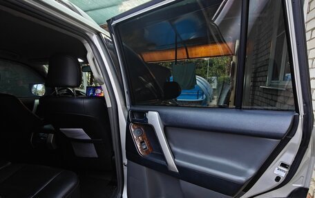 Toyota Land Cruiser Prado 150 рестайлинг 2, 2011 год, 3 050 000 рублей, 26 фотография