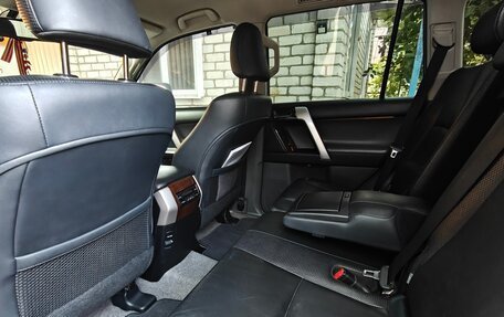 Toyota Land Cruiser Prado 150 рестайлинг 2, 2011 год, 3 050 000 рублей, 34 фотография
