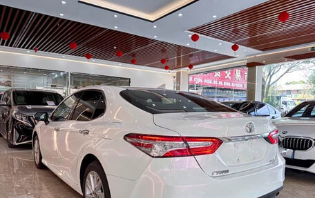 Toyota Camry, 2021 год, 2 250 000 рублей, 14 фотография