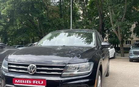Volkswagen Tiguan II, 2017 год, 1 950 000 рублей, 2 фотография