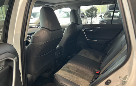 Toyota RAV4, 2025 год, 3 990 000 рублей, 15 фотография