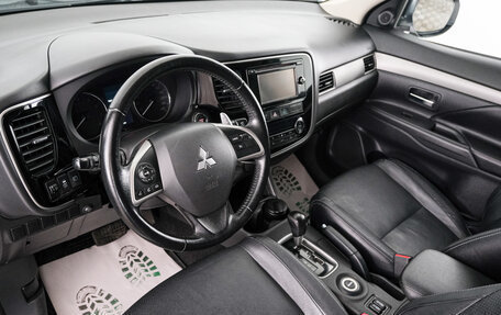Mitsubishi Outlander III рестайлинг 3, 2013 год, 1 749 000 рублей, 9 фотография