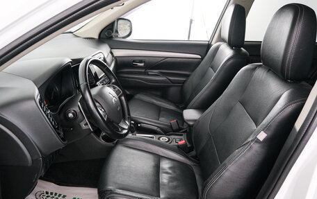 Mitsubishi Outlander III рестайлинг 3, 2013 год, 1 749 000 рублей, 8 фотография