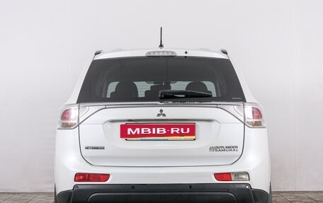 Mitsubishi Outlander III рестайлинг 3, 2013 год, 1 749 000 рублей, 6 фотография