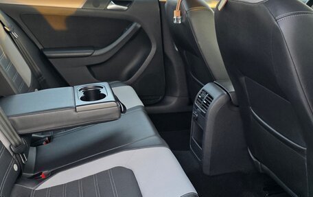 Volkswagen Jetta VI, 2014 год, 1 070 000 рублей, 28 фотография