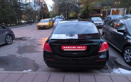Mercedes-Benz E-Класс, 2019 год, 2 100 000 рублей, 10 фотография