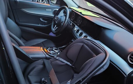 Mercedes-Benz E-Класс, 2019 год, 2 100 000 рублей, 12 фотография