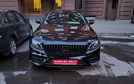 Mercedes-Benz E-Класс, 2019 год, 2 100 000 рублей, 2 фотография
