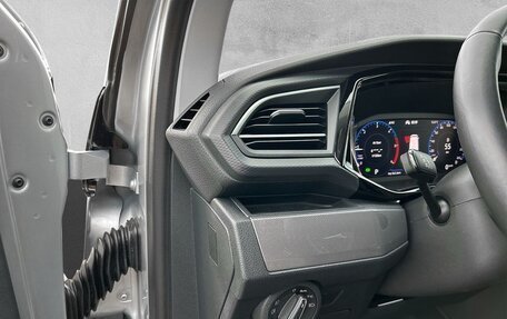 Volkswagen Multivan T6 рестайлинг, 2023 год, 8 590 000 рублей, 10 фотография