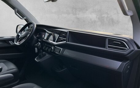 Volkswagen Multivan T6 рестайлинг, 2023 год, 8 590 000 рублей, 11 фотография