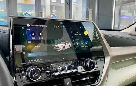 Toyota Highlander, 2025 год, 6 050 000 рублей, 14 фотография