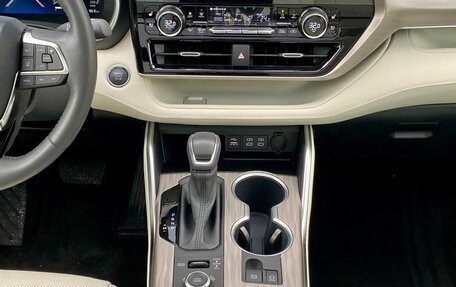 Toyota Highlander, 2025 год, 6 050 000 рублей, 28 фотография