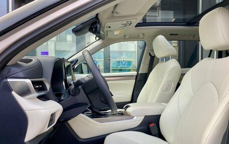 Toyota Highlander, 2025 год, 6 050 000 рублей, 26 фотография