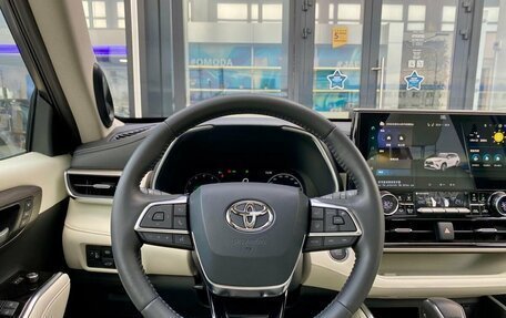 Toyota Highlander, 2025 год, 6 050 000 рублей, 32 фотография