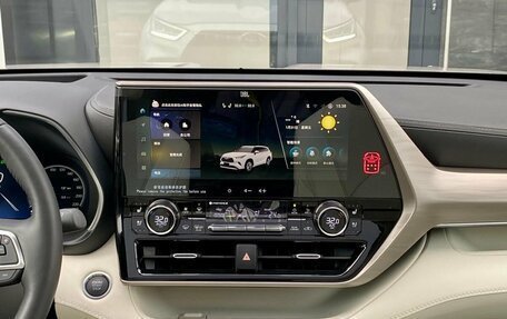 Toyota Highlander, 2025 год, 6 050 000 рублей, 34 фотография