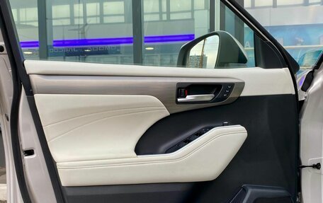 Toyota Highlander, 2025 год, 6 050 000 рублей, 40 фотография