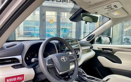 Toyota Highlander, 2025 год, 6 050 000 рублей, 24 фотография