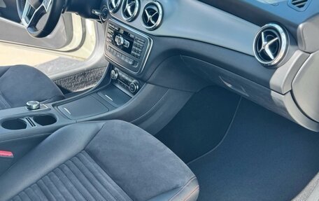 Mercedes-Benz GLA, 2015 год, 1 900 000 рублей, 16 фотография