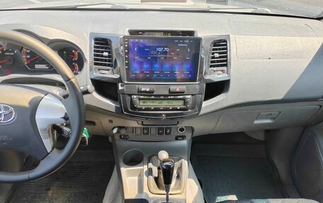 Toyota Hilux VII, 2012 год, 2 000 000 рублей, 11 фотография