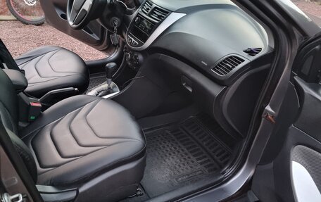 Hyundai Solaris II рестайлинг, 2012 год, 830 000 рублей, 16 фотография