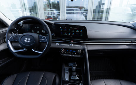Hyundai Elantra, 2024 год, 3 000 000 рублей, 23 фотография