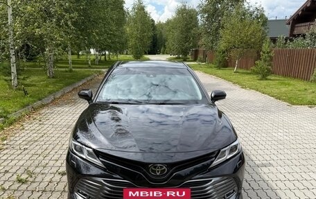 Toyota Camry, 2019 год, 3 200 000 рублей, 2 фотография