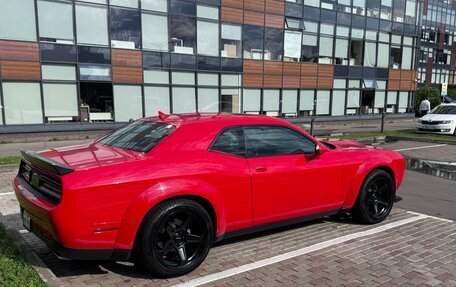 Dodge Challenger III рестайлинг 2, 2018 год, 3 600 000 рублей, 6 фотография
