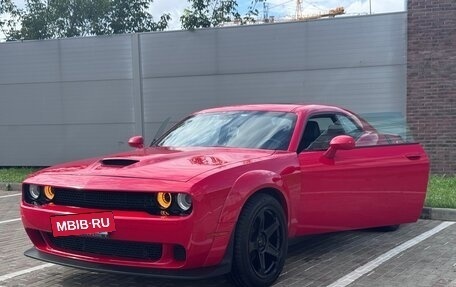 Dodge Challenger III рестайлинг 2, 2018 год, 3 600 000 рублей, 4 фотография