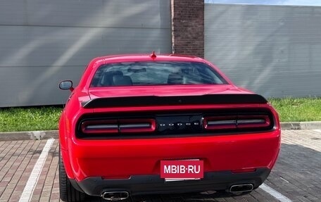Dodge Challenger III рестайлинг 2, 2018 год, 3 600 000 рублей, 7 фотография
