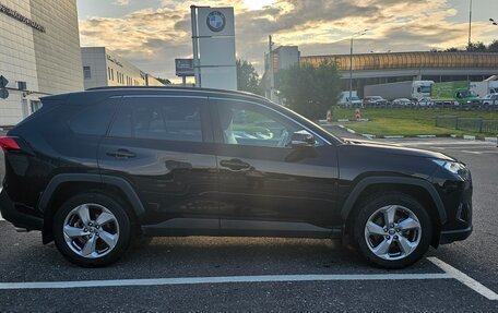 Toyota RAV4, 2021 год, 2 740 000 рублей, 4 фотография