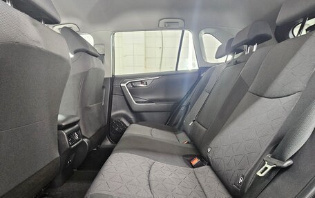 Toyota RAV4, 2021 год, 2 740 000 рублей, 15 фотография