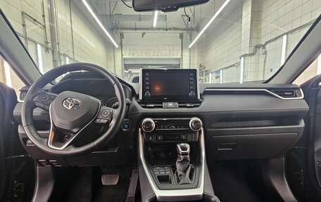 Toyota RAV4, 2021 год, 2 740 000 рублей, 14 фотография