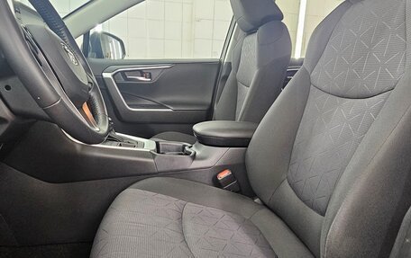 Toyota RAV4, 2021 год, 2 740 000 рублей, 10 фотография