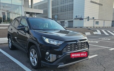 Toyota RAV4, 2021 год, 2 740 000 рублей, 3 фотография