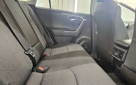 Toyota RAV4, 2021 год, 2 740 000 рублей, 13 фотография