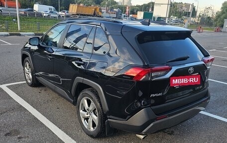 Toyota RAV4, 2021 год, 2 740 000 рублей, 7 фотография