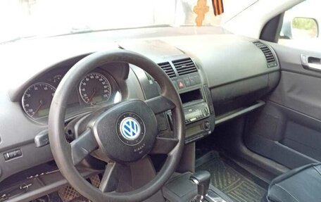 Volkswagen Polo IV рестайлинг, 2002 год, 259 999 рублей, 2 фотография