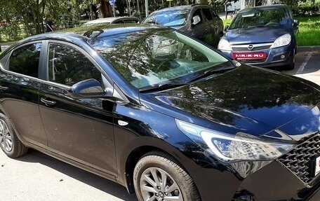 Hyundai Solaris II рестайлинг, 2021 год, 1 735 000 рублей, 2 фотография
