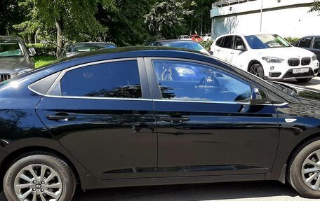 Hyundai Solaris II рестайлинг, 2021 год, 1 735 000 рублей, 4 фотография