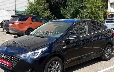 Hyundai Solaris II рестайлинг, 2021 год, 1 735 000 рублей, 8 фотография