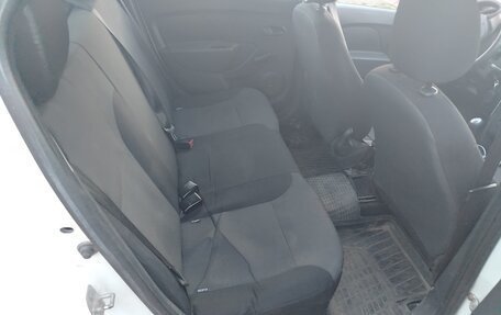Renault Logan II, 2017 год, 370 000 рублей, 3 фотография