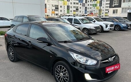 Hyundai Solaris II рестайлинг, 2012 год, 750 000 рублей, 2 фотография
