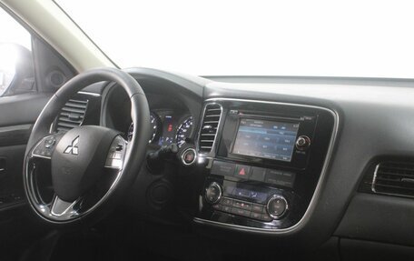 Mitsubishi Outlander III рестайлинг 3, 2016 год, 1 424 000 рублей, 11 фотография