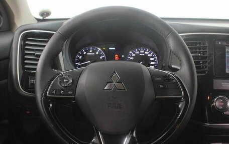 Mitsubishi Outlander III рестайлинг 3, 2016 год, 1 424 000 рублей, 16 фотография