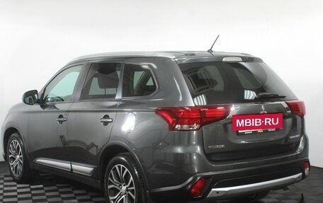 Mitsubishi Outlander III рестайлинг 3, 2016 год, 1 424 000 рублей, 8 фотография