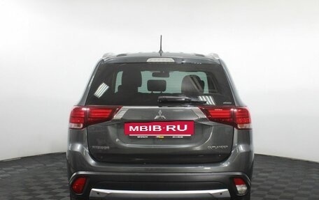 Mitsubishi Outlander III рестайлинг 3, 2016 год, 1 424 000 рублей, 7 фотография