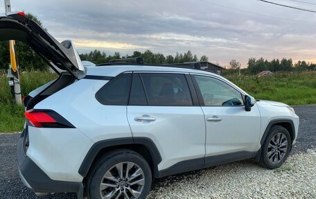 Toyota RAV4, 2021 год, 3 600 000 рублей, 4 фотография