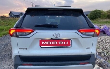 Toyota RAV4, 2021 год, 3 600 000 рублей, 2 фотография