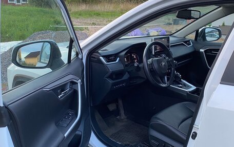Toyota RAV4, 2021 год, 3 600 000 рублей, 6 фотография
