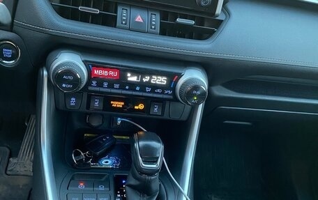 Toyota RAV4, 2021 год, 3 600 000 рублей, 10 фотография